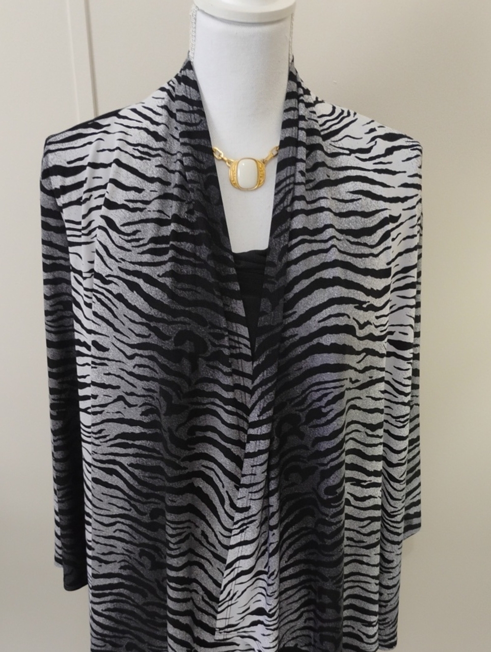 Isabella Rodriguez Black and Gray Zebra-Print Top